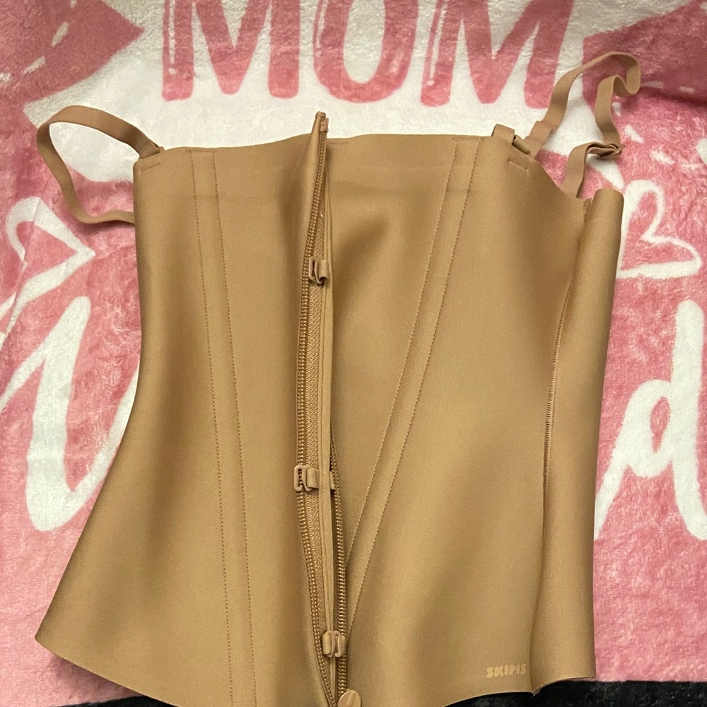 SKIMS Beige Corset “Waist Cincher”with straps, hooks, & zipper